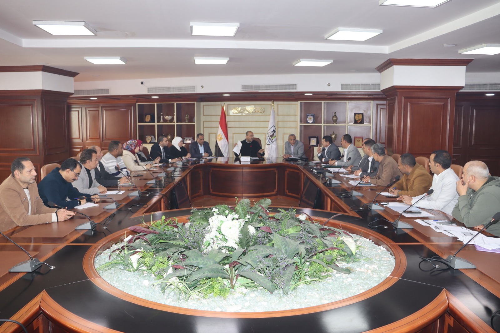 السكرتير العام المساعد يتابع ملف التصالح